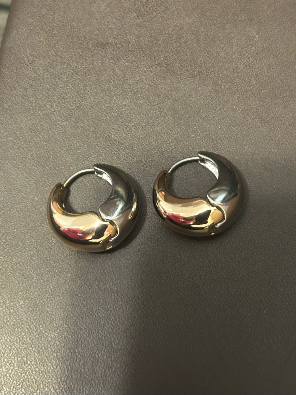 Mixed Metal Bold Huggie Earrings Two Tone Hoop Earrings - Picture 7 of 9
